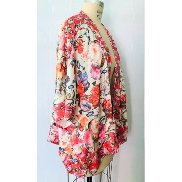 ANTHROPOLOGIE FEATHERS BY TOLANI RACCIA FLORAL SHORT KIMONO JACKET OS - Picture 3 of 8